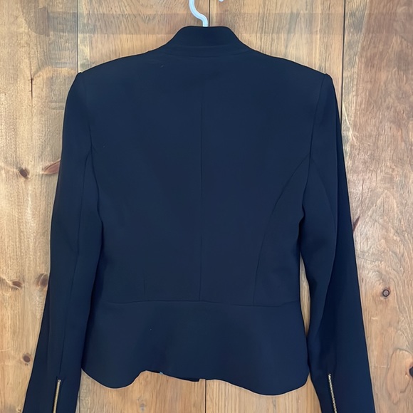 Blazer - Picture 4 of 7